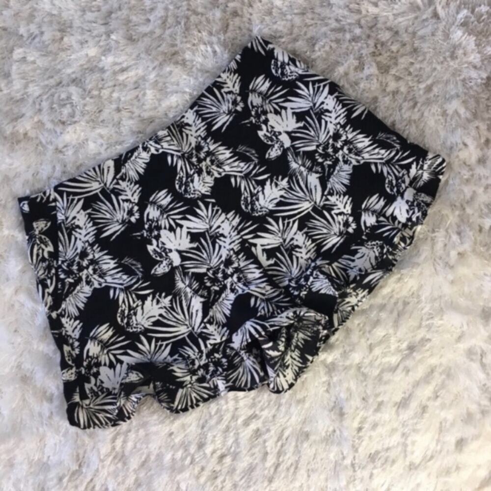 Black White Tropical Print Ruffle Beach Vacation Shorts Sz Small